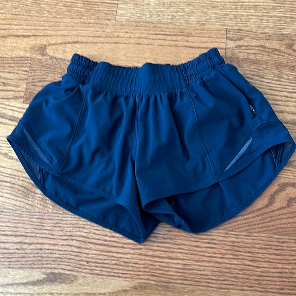 Lululemon hottie hot shorts 2.5”
